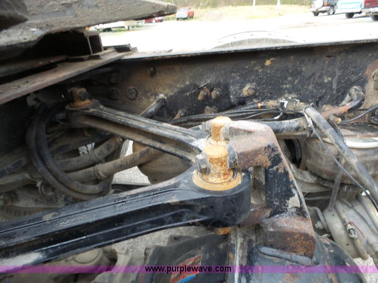 image for item L6313 2000 Kenworth T600B semi truck