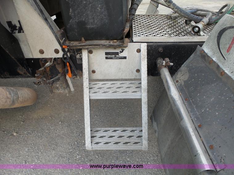 image for item L6313 2000 Kenworth T600B semi truck