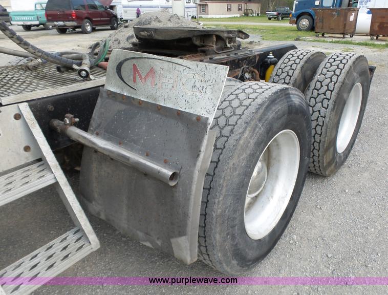 image for item L6313 2000 Kenworth T600B semi truck