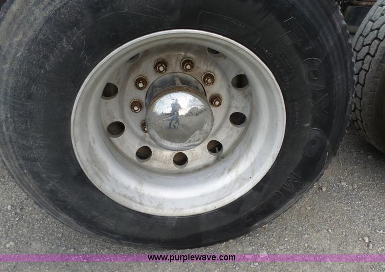 image for item L6313 2000 Kenworth T600B semi truck