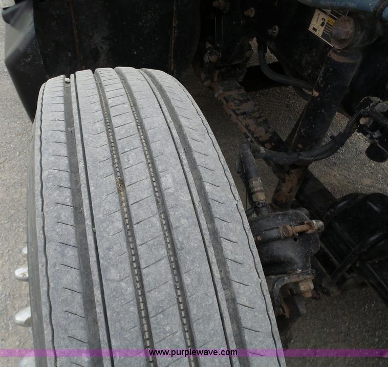 image for item L6313 2000 Kenworth T600B semi truck