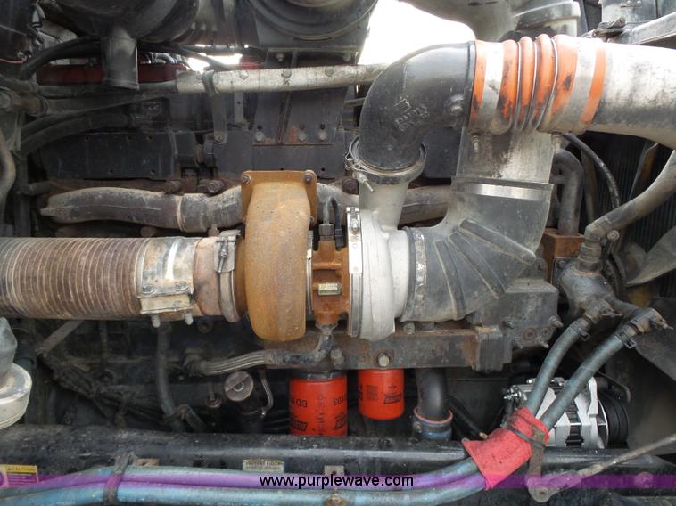 image for item L6313 2000 Kenworth T600B semi truck