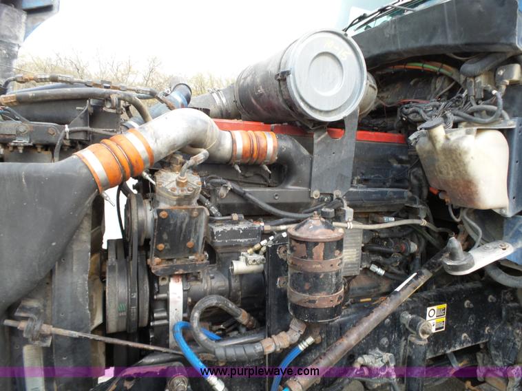 image for item L6313 2000 Kenworth T600B semi truck