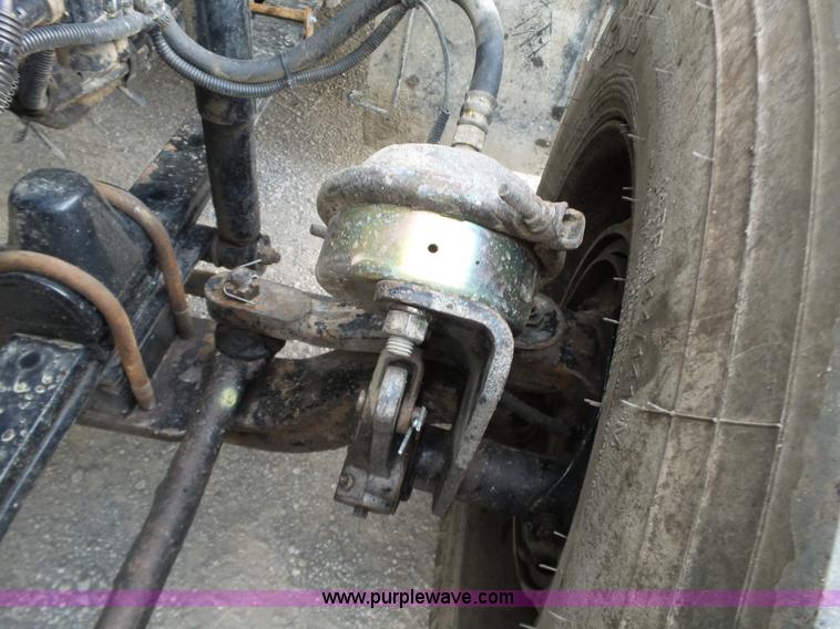 image for item L6313 2000 Kenworth T600B semi truck