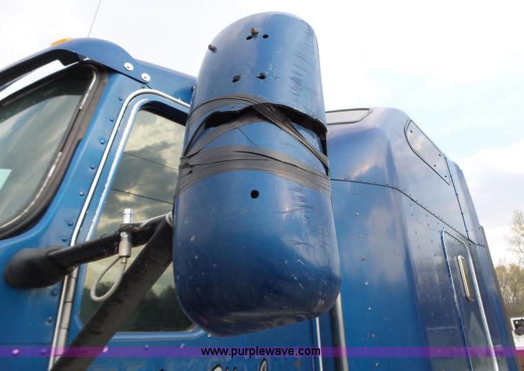 image for item L6313 2000 Kenworth T600B semi truck