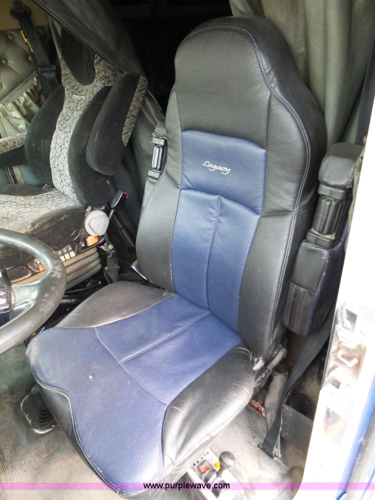 image for item L6313 2000 Kenworth T600B semi truck