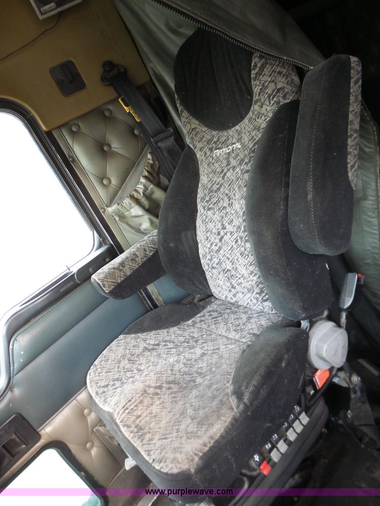 image for item L6313 2000 Kenworth T600B semi truck