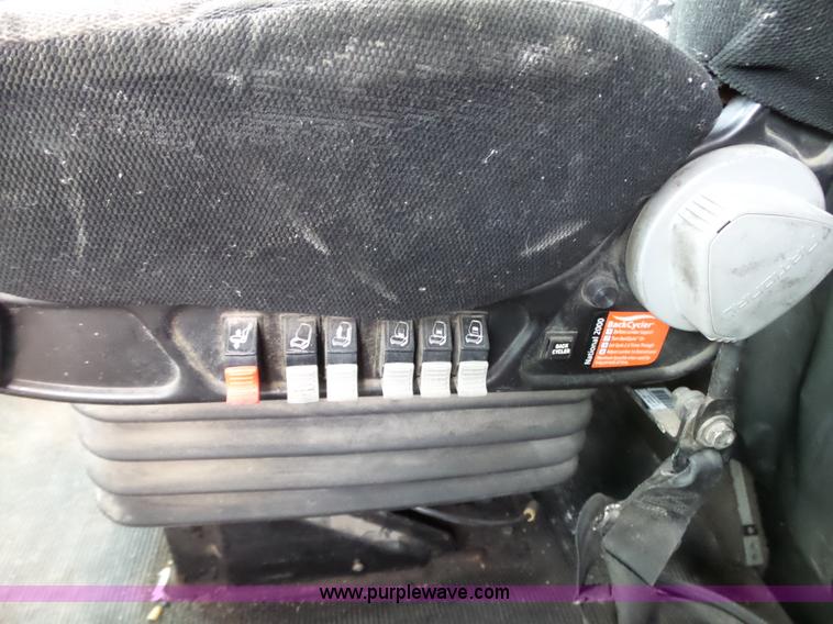 image for item L6313 2000 Kenworth T600B semi truck