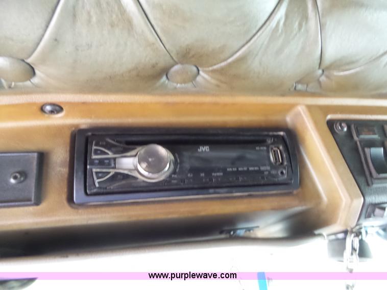 image for item L6313 2000 Kenworth T600B semi truck