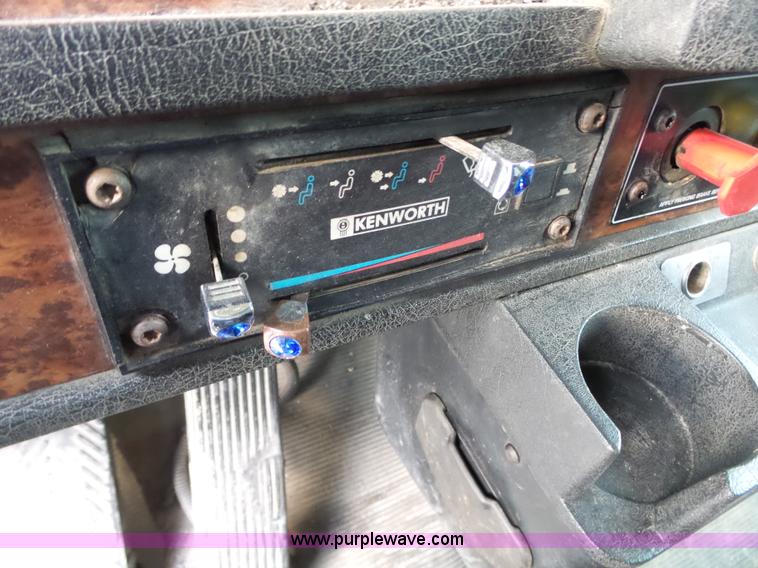 image for item L6313 2000 Kenworth T600B semi truck