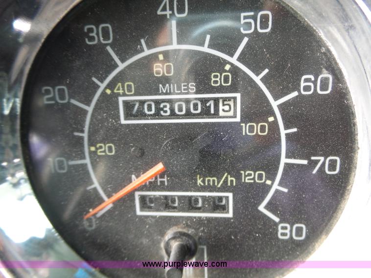 image for item L6313 2000 Kenworth T600B semi truck