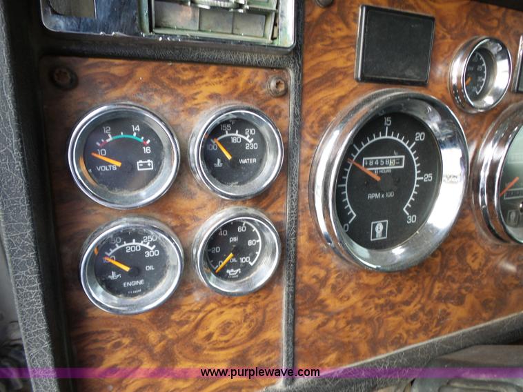 image for item L6313 2000 Kenworth T600B semi truck