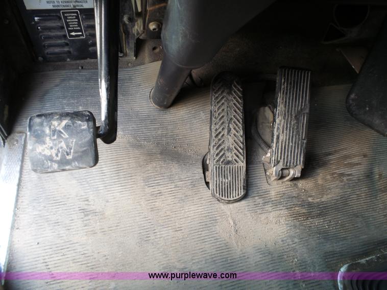 image for item L6313 2000 Kenworth T600B semi truck