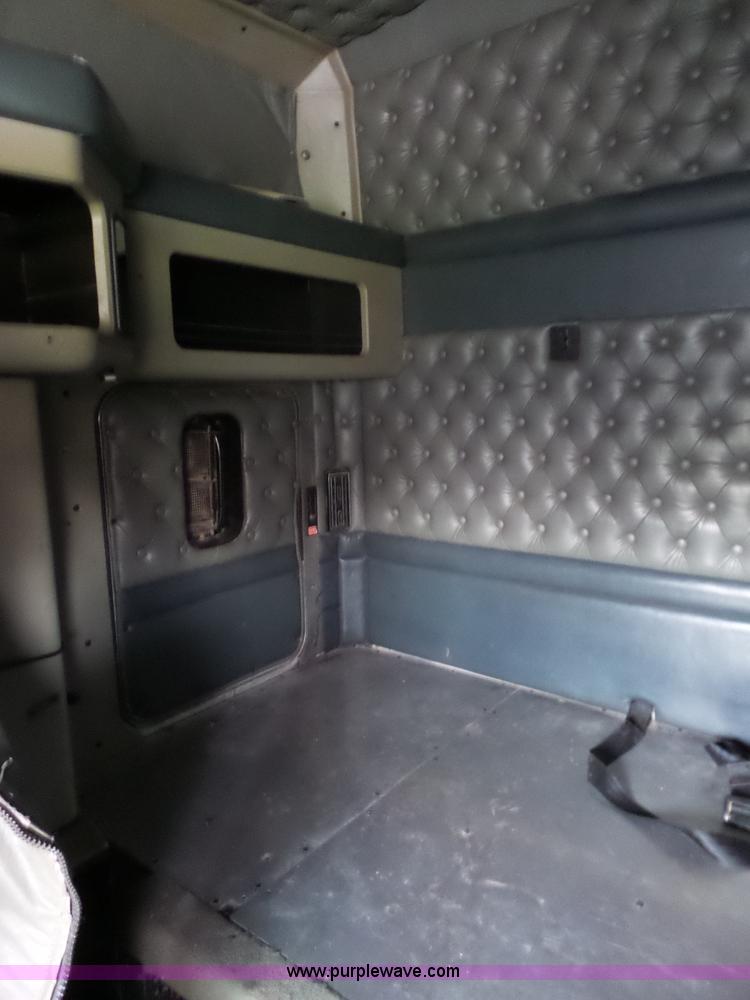 image for item L6313 2000 Kenworth T600B semi truck