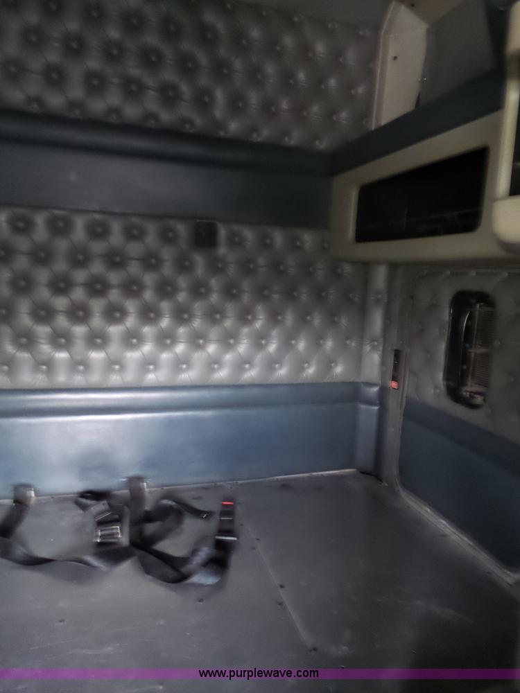 image for item L6313 2000 Kenworth T600B semi truck