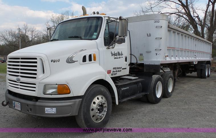 image for item L6314 2000 Sterling A9500 semi truck