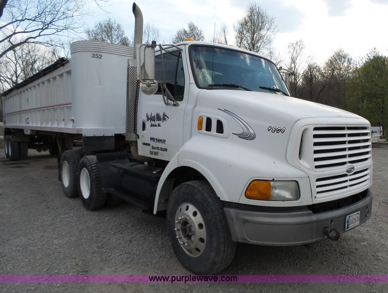 image for item L6314 2000 Sterling A9500 semi truck