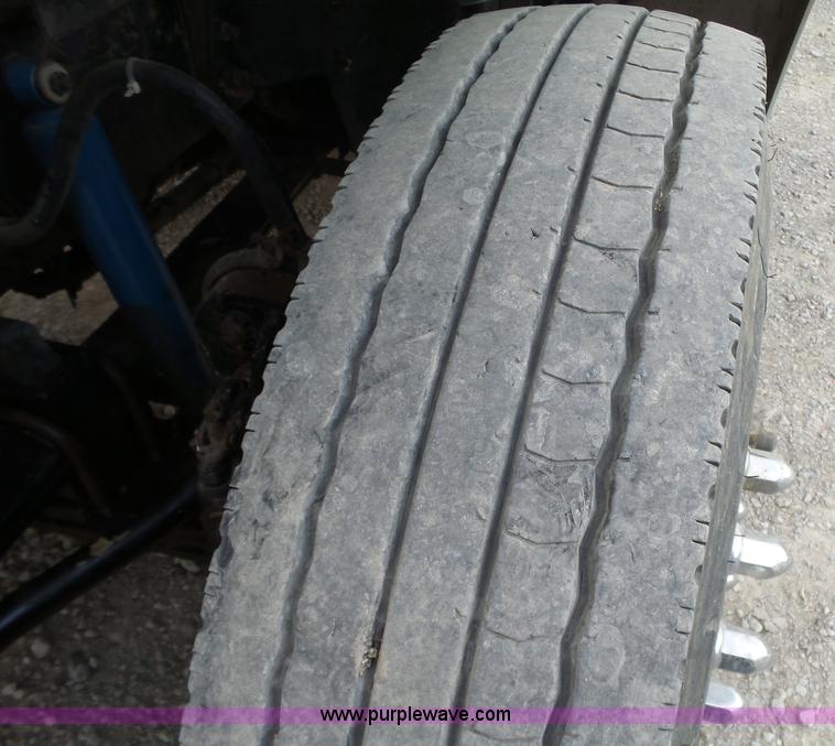 image for item L6314 2000 Sterling A9500 semi truck