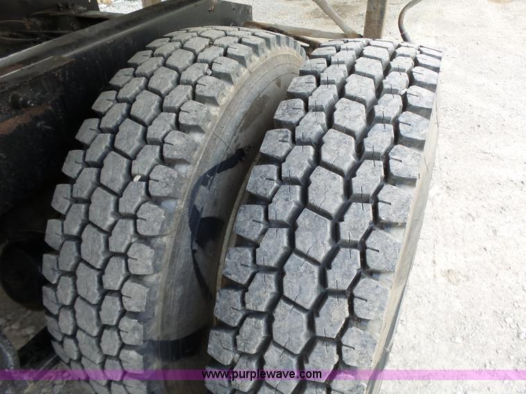 image for item L6314 2000 Sterling A9500 semi truck