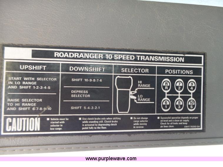 image for item L6314 2000 Sterling A9500 semi truck