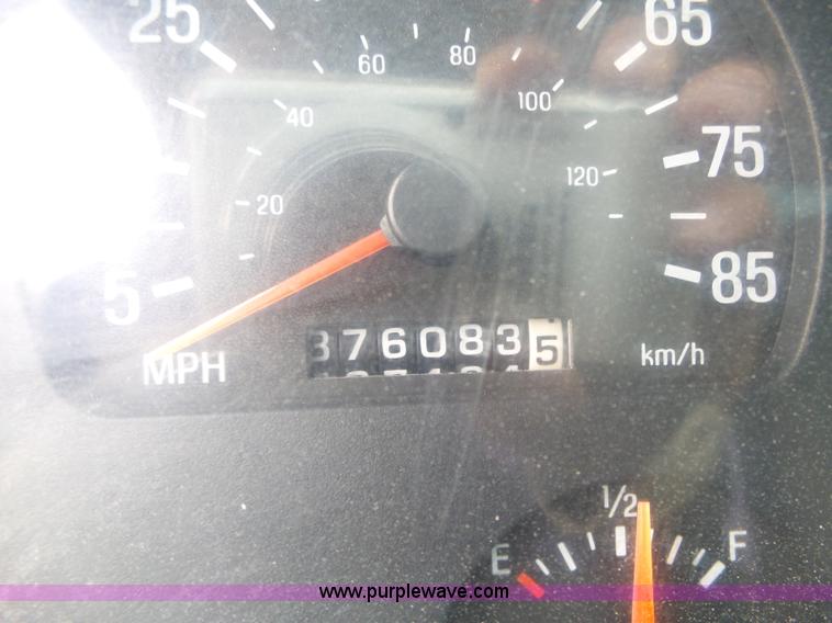 image for item L6314 2000 Sterling A9500 semi truck