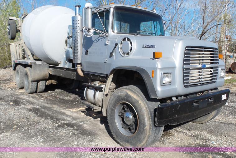 image for item L6315 1997 Ford LT9000 mixer truck