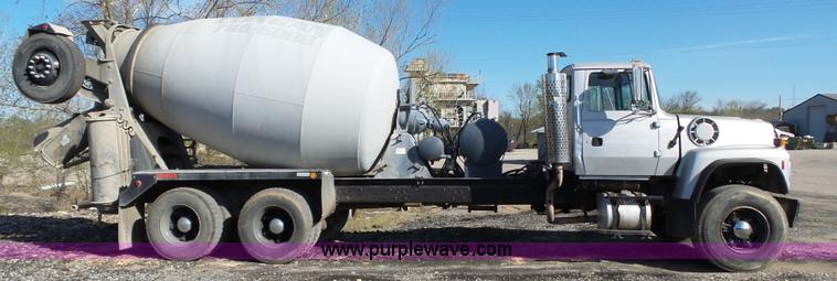 image for item L6315 1997 Ford LT9000 mixer truck