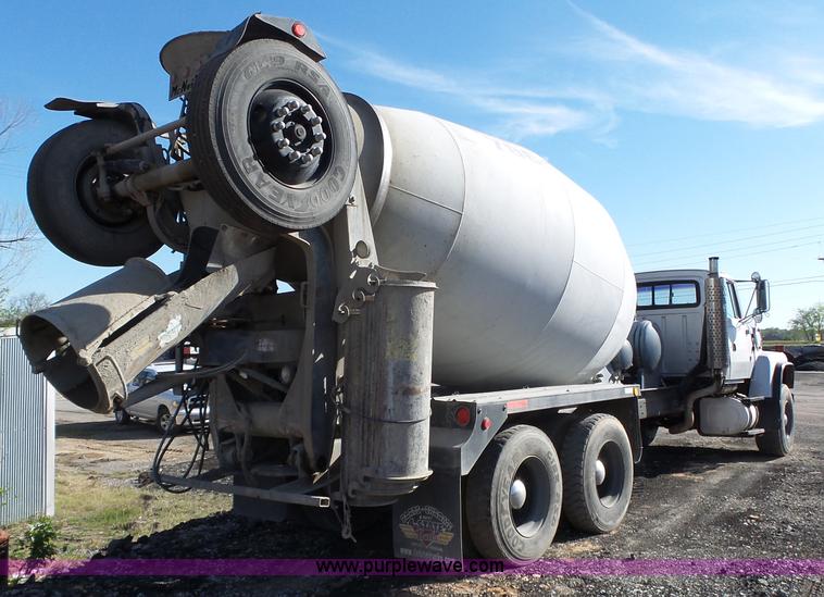 image for item L6315 1997 Ford LT9000 mixer truck