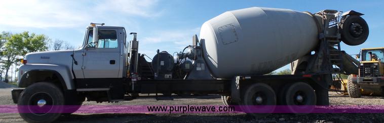 image for item L6315 1997 Ford LT9000 mixer truck