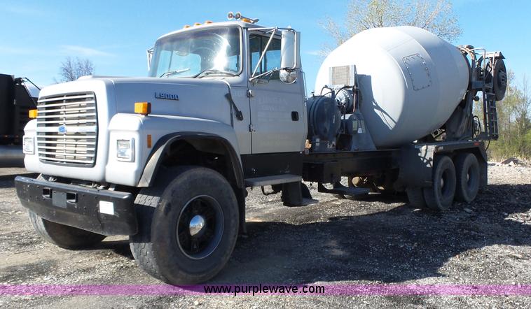 image for item L6315 1997 Ford LT9000 mixer truck