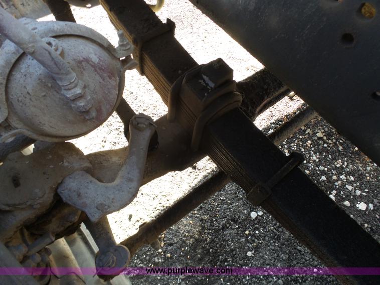 image for item L6315 1997 Ford LT9000 mixer truck