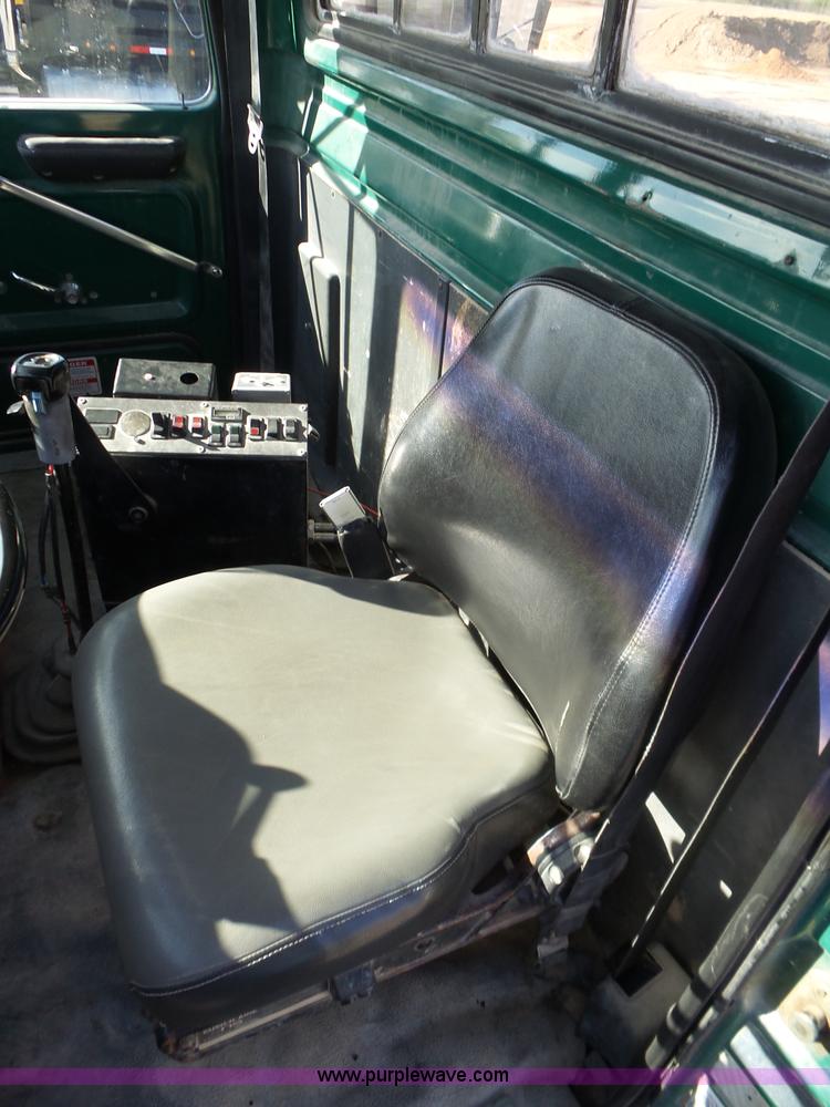 image for item L6315 1997 Ford LT9000 mixer truck