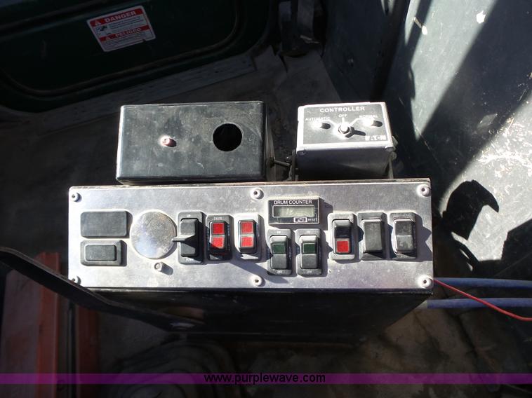 image for item L6315 1997 Ford LT9000 mixer truck