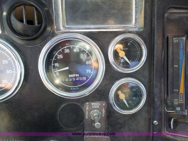 image for item L6315 1997 Ford LT9000 mixer truck