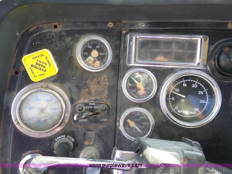 image for item L6315 1997 Ford LT9000 mixer truck