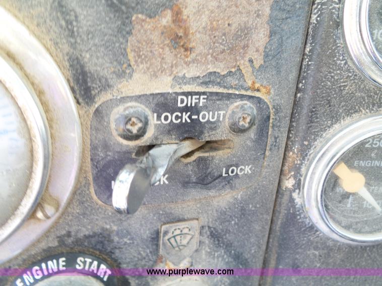 image for item L6315 1997 Ford LT9000 mixer truck