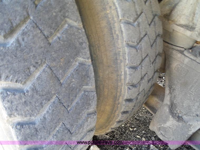 image for item L6315 1997 Ford LT9000 mixer truck