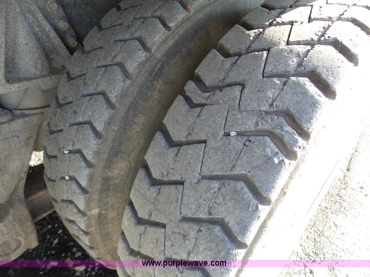 image for item L6315 1997 Ford LT9000 mixer truck