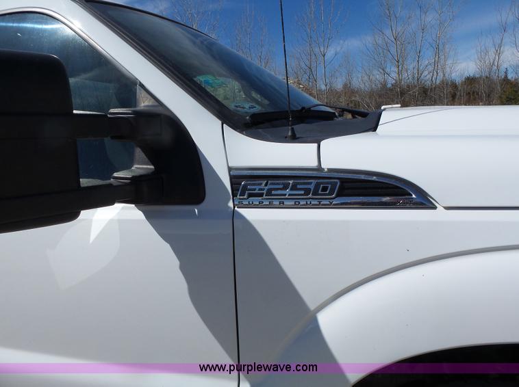 image for item L7158 2011 Ford F250 Super Duty pickup truck