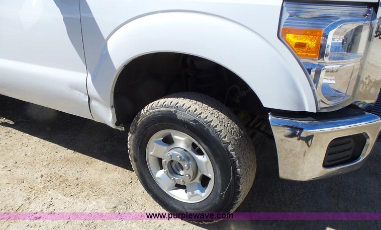 image for item L7158 2011 Ford F250 Super Duty pickup truck