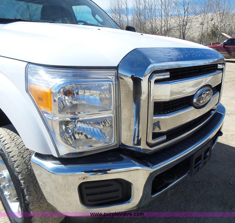 image for item L7158 2011 Ford F250 Super Duty pickup truck