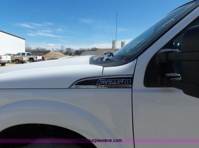 image for item L7158 2011 Ford F250 Super Duty pickup truck