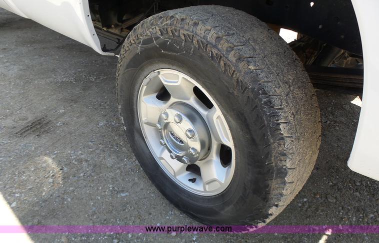 image for item L7158 2011 Ford F250 Super Duty pickup truck