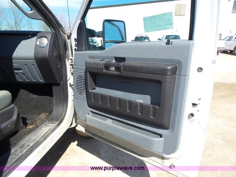 image for item L7158 2011 Ford F250 Super Duty pickup truck
