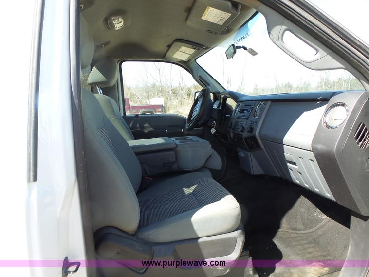 image for item L7158 2011 Ford F250 Super Duty pickup truck