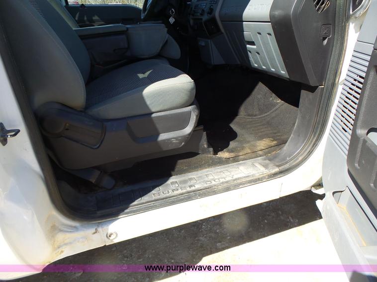 image for item L7158 2011 Ford F250 Super Duty pickup truck