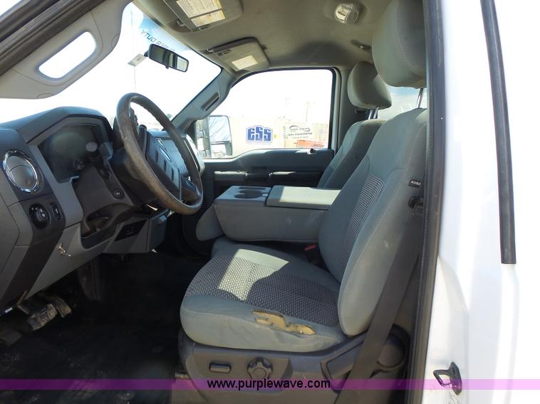 image for item L7158 2011 Ford F250 Super Duty pickup truck