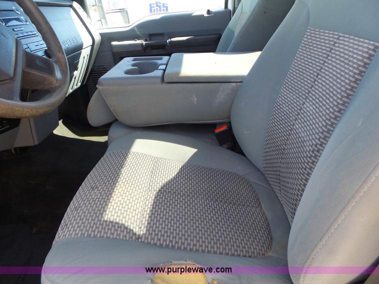 image for item L7158 2011 Ford F250 Super Duty pickup truck