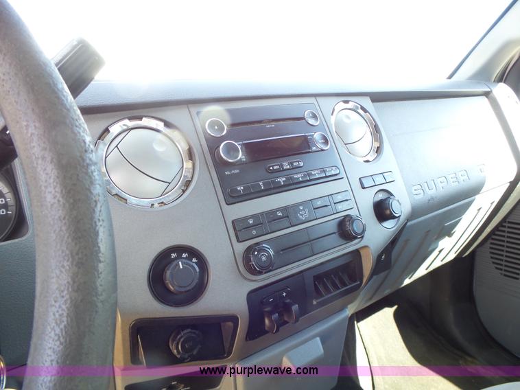 image for item L7158 2011 Ford F250 Super Duty pickup truck