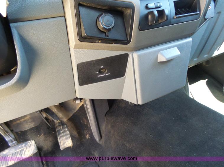 image for item L7158 2011 Ford F250 Super Duty pickup truck